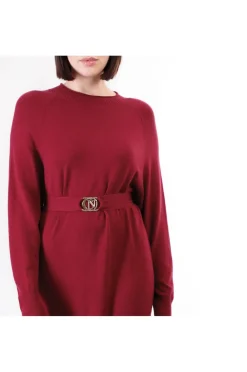 abito in maglia con fusciacca vinaccia