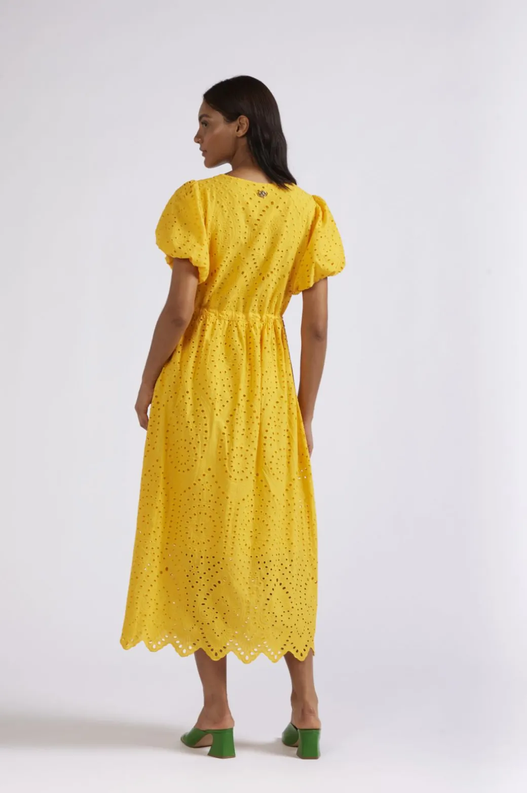 abito tipo chemisier in sangallo giallo