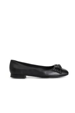 ballerina in pelle con fiocco nero