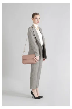 bandoliera con logo embossed all-over cipria scuro