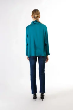 blusa tinto capo con collo vulcano pavone