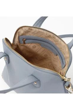 borsa a mano con applicazioni di rivetti cielo