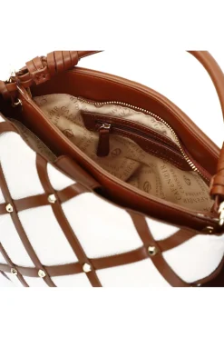 borsa a secchiello in tessuto con intreccio e borchiette naturale