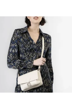 borsa a spalla con pattina in pelle dollaro con tracolla regolabile panna