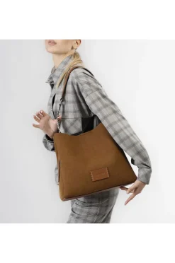 borsa a spalla in effetto suede con grande lettering sulla tracolla cuoio