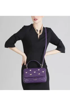 borsa media con pattina trapuntata con borchie esagonali viola