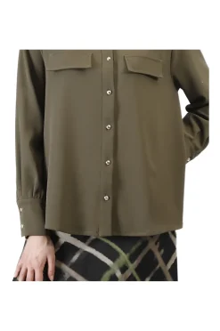 camicia con taschini fango