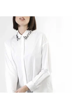 camicia in popeline con colletto ricamato bianco