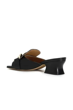 ciabatte in pelle con catena nero