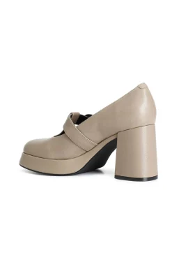 décolleté in nappa con fibbia taupe