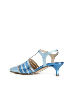 dècollète in similpelle laminata con fasce laterali e fibbia multi azzurro