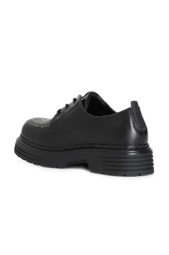 derby da donna con microborchie sul davanti nero