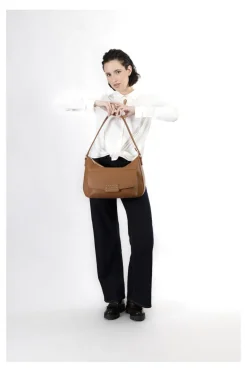 hobo in materiale granoso ed effetto suede sul quadrante davanti, dettaglio nodi cuoio