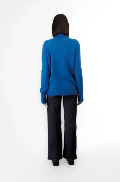 maglia collo alto con oblò cobalto