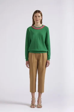 maglia con passamaneria allo scollo verde