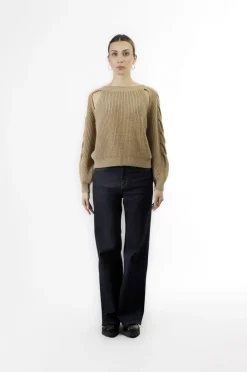 maglia girocollo  con aperture alle spalle cammello