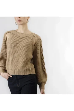 maglia girocollo  con aperture alle spalle cammello