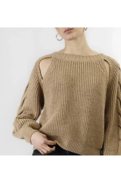 maglia girocollo  con aperture alle spalle cammello