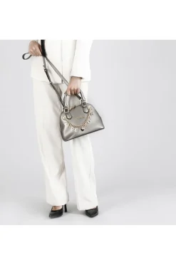 mini bag con lettere pendenti