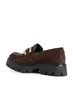 mocassino in pelle scamosciata con morsetto caffè