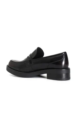 mocassino in similpelle spazzolata e fibbia bordeaux