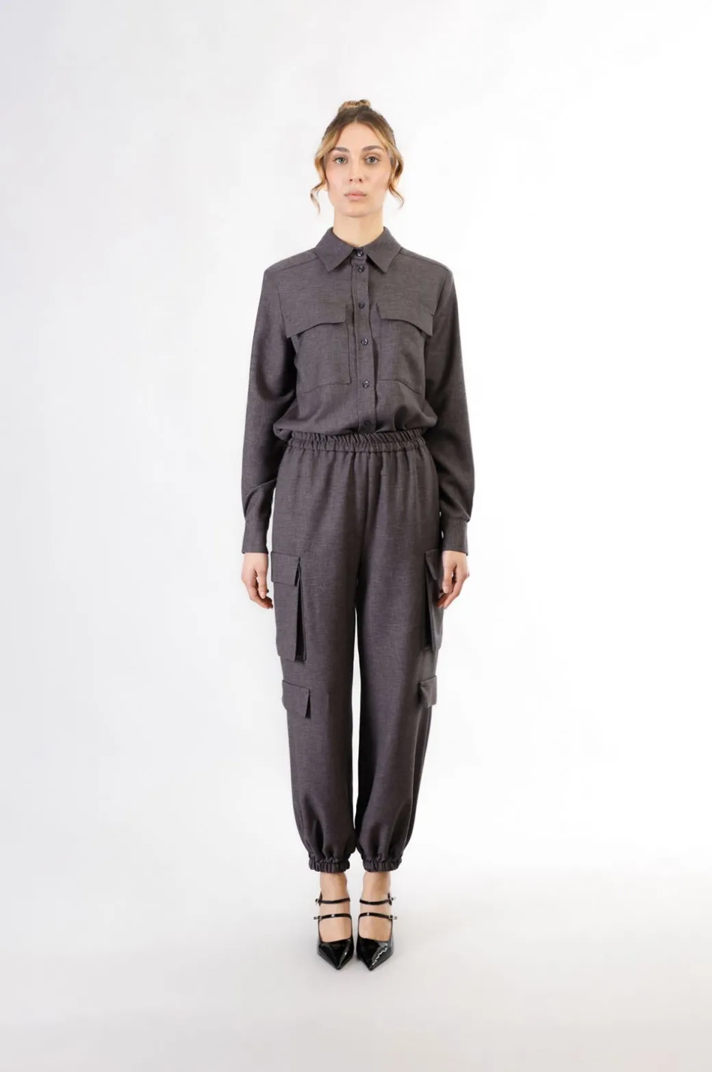 pantaloni modello cargo con polsino e vita elasticata antracite