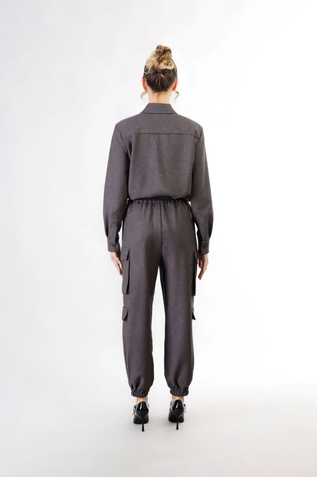 pantaloni modello cargo con polsino e vita elasticata antracite