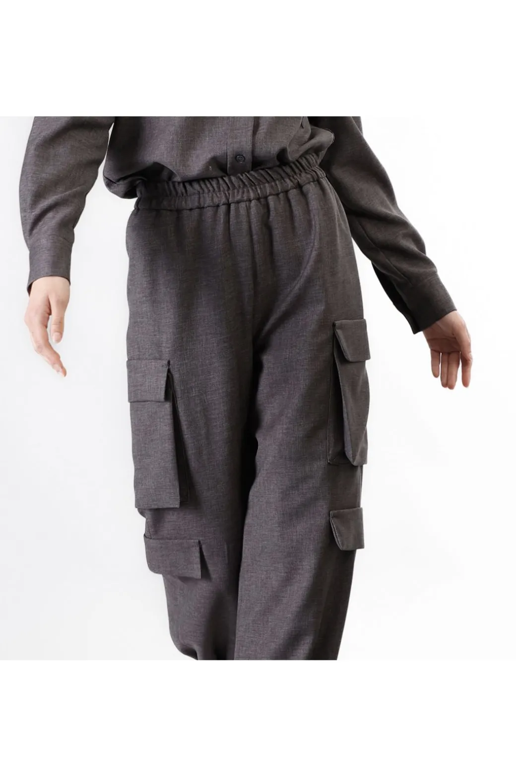 pantaloni modello cargo con polsino e vita elasticata antracite