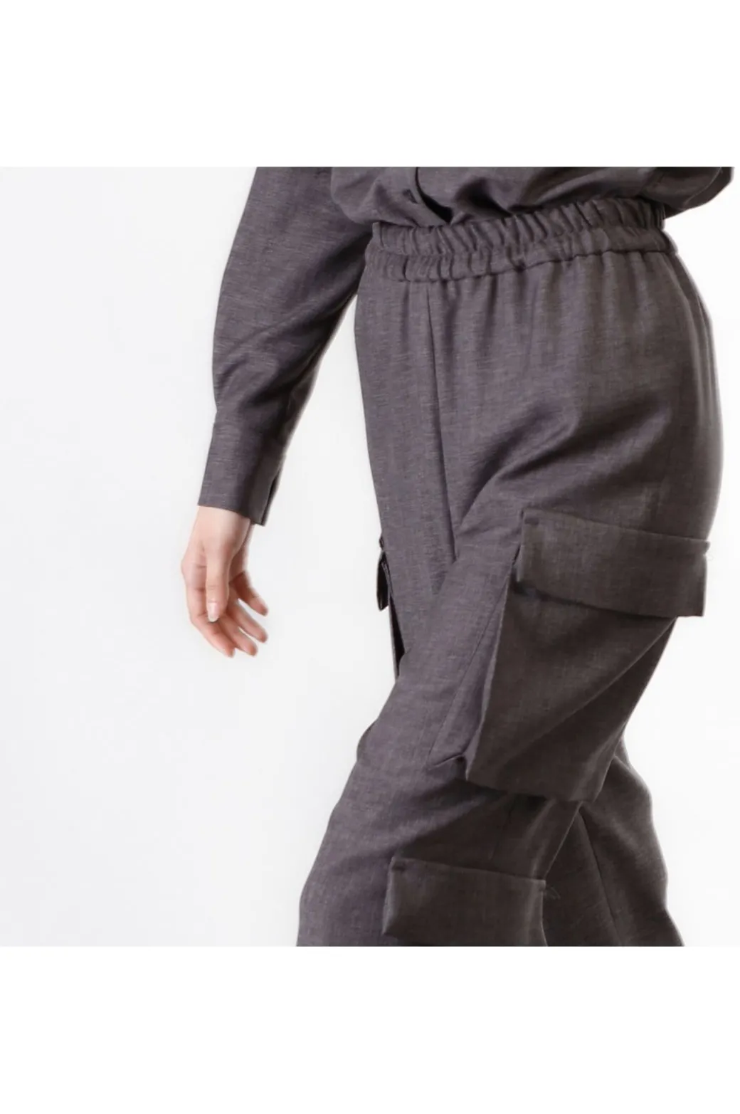 pantaloni modello cargo con polsino e vita elasticata antracite