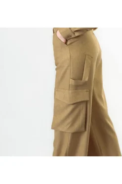 pantaloni wide con tasconi cammello