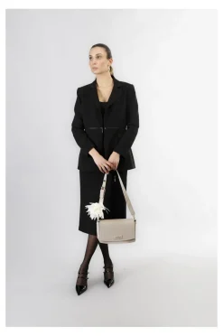 pattina con charm grande fiore in tessuto, manico con fibbia regolare tortora