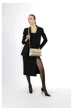 pattina con stampa logo embossed all over tracollina catena tortora