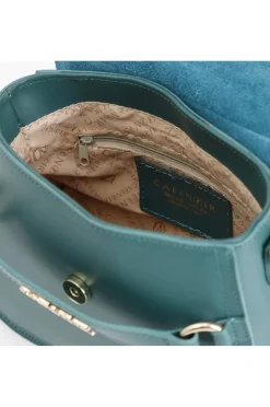 pattina in pelle con tracolla corta, passante con lettering verde