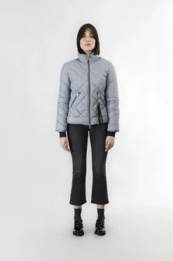 piumino corto con trapuntatura a rombi polvere