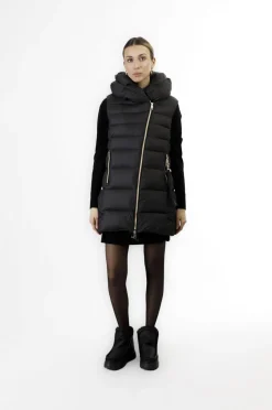 piumino smanicato collo avvolgente nero