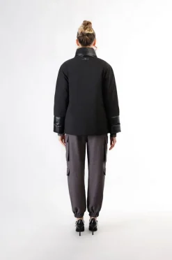 piumino tipo cappa bimateriale nero