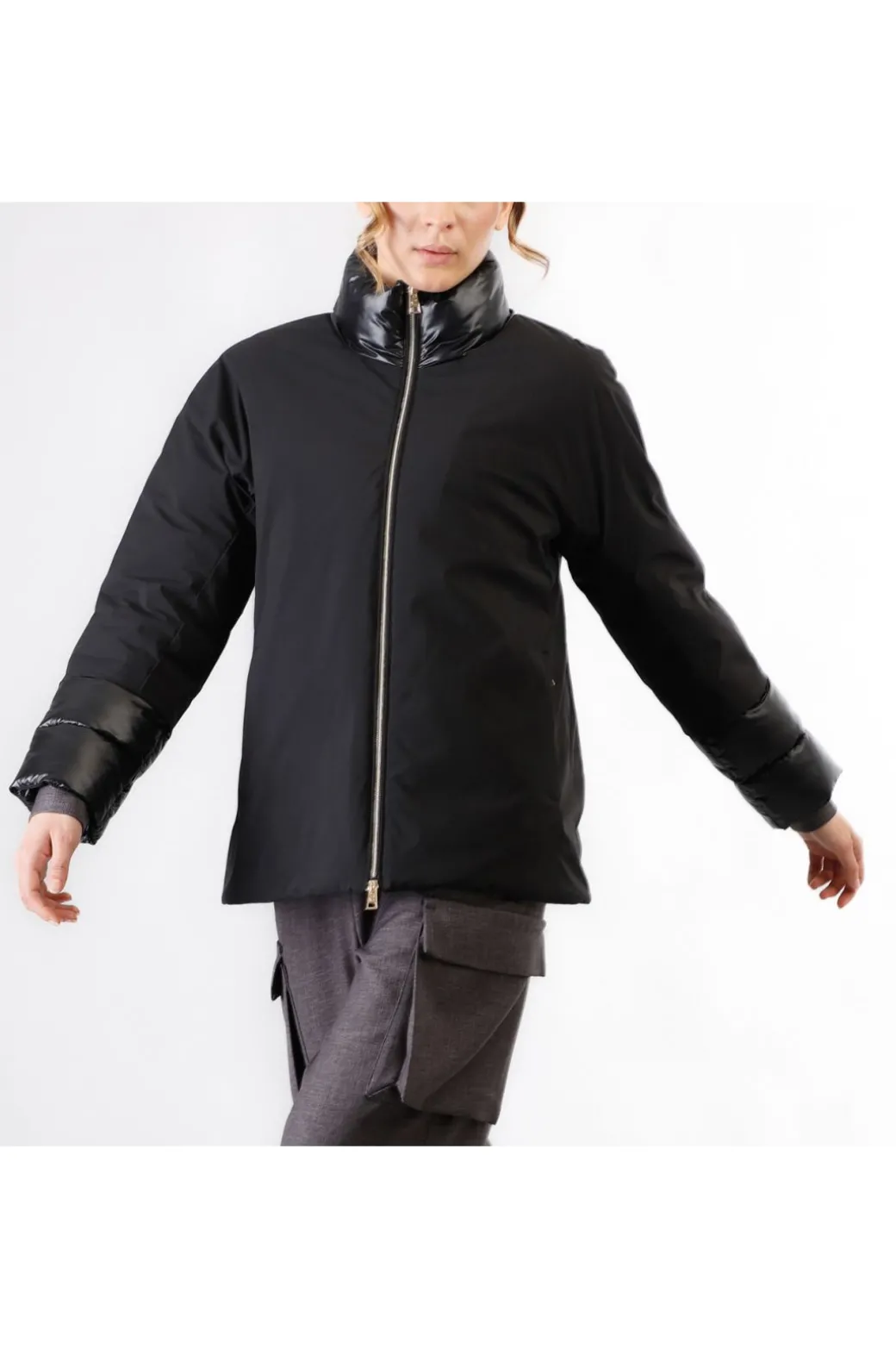 piumino tipo cappa bimateriale nero