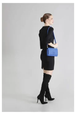 pochette con decorazioni a rilievo blu