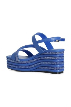 sandali asimmetrici strass e nappa con zeppa righe strass cobalto