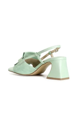 sandali in camoscio e nappa con frangia e catena verde