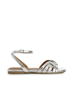 sandali in pelle metallizzata con laccio alla caviglia argento