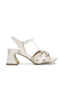 sandali modello a "t" in camoscio e nappa con accessorio catena sabbia