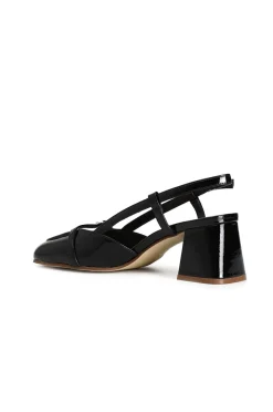 scarpe aperte dietro in vernice con bordo e cinturino nero