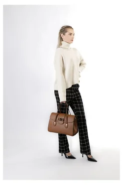 shopping bag con pattina , applicazione di morsetto verniciato marrone