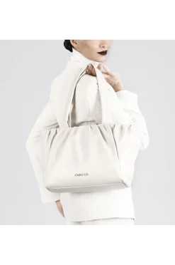 shopping con pieghe e catena decorativa