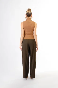 sottogiacca smanicato lavorato a treccia cammello