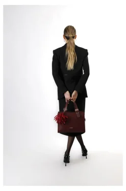 tote con charm grande e fiore in tessuto bordeaux