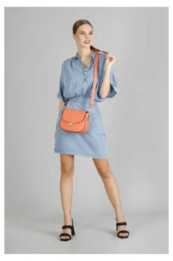 tracolla con pattina in pelle e chiusura strass salmone