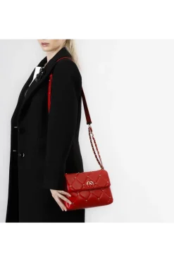 tracolla con trapunta a rombi con applicazione di rivetti e logo bicolore rosso