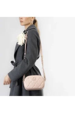 tracolla con trapunta a rombi con applicazione di rivetti  e logo bicolore cipria